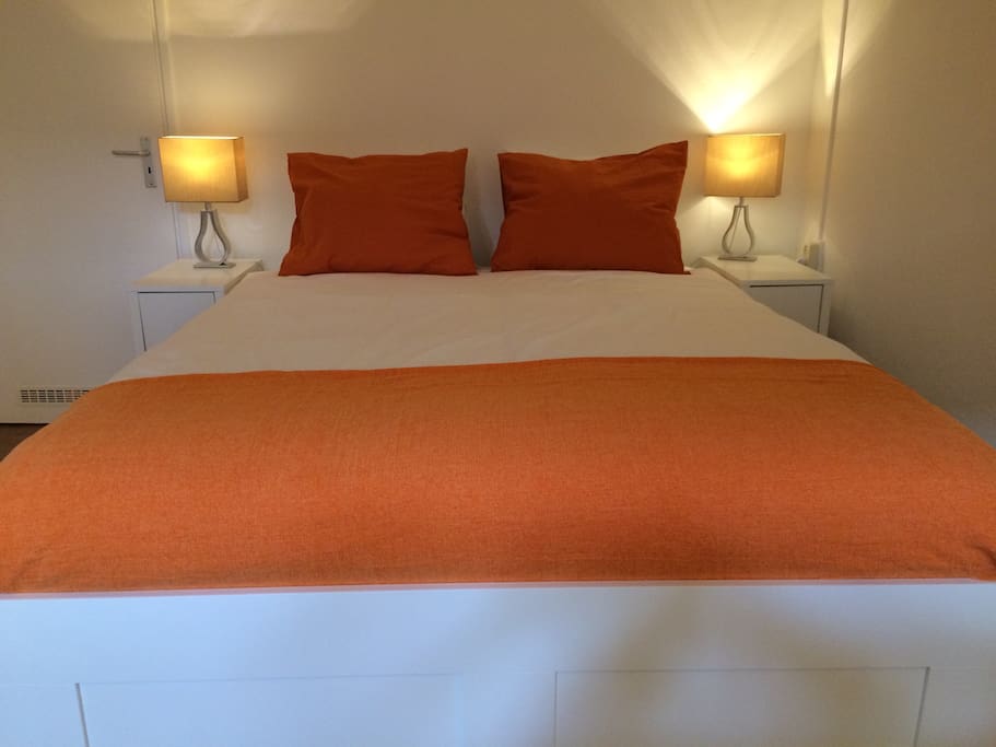 Tweepersoonsbed
L= 2,00m, B=1,60m