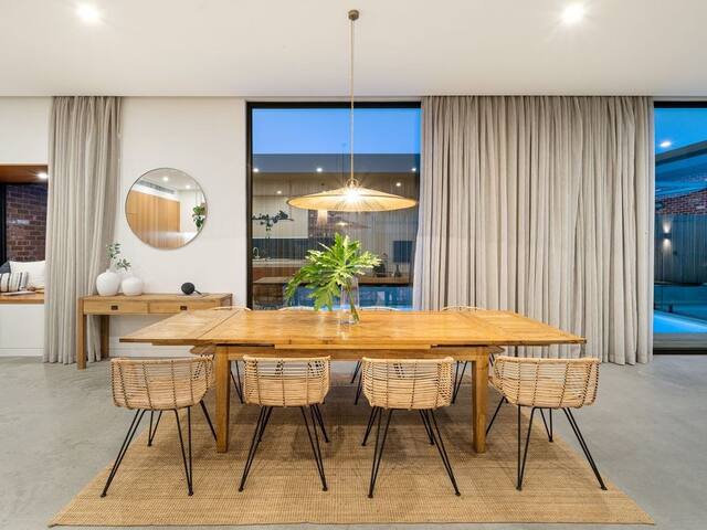 LUXE Poolside living, in the heart of Flinders gallery image 4