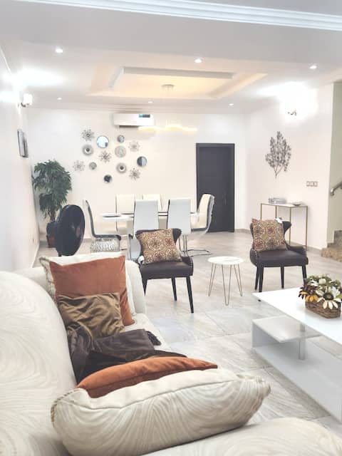 Dvyne Lux Home by Ikeja 3bdrm,3.5bath,24hrs light