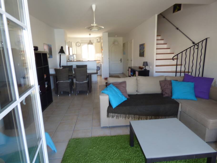 Pièce à vivre communiquant avec la terrasse - RDC