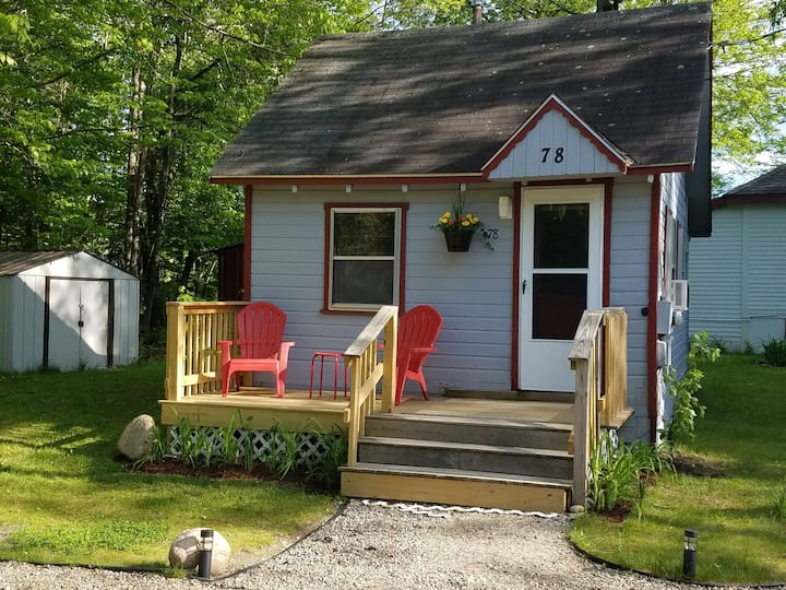 Cozy Cottage With a Touch of Class.