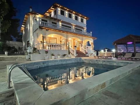 Popular Airbnb listing: VILA BLES in Golem