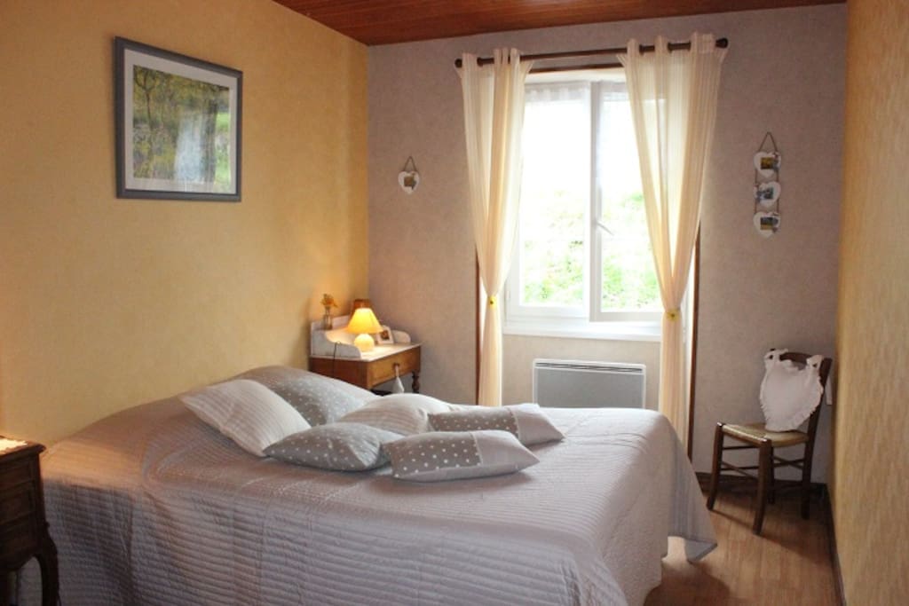 chambre "soleil" lit en 160