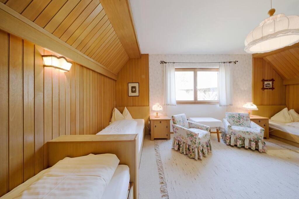 Schlafzimmer 1