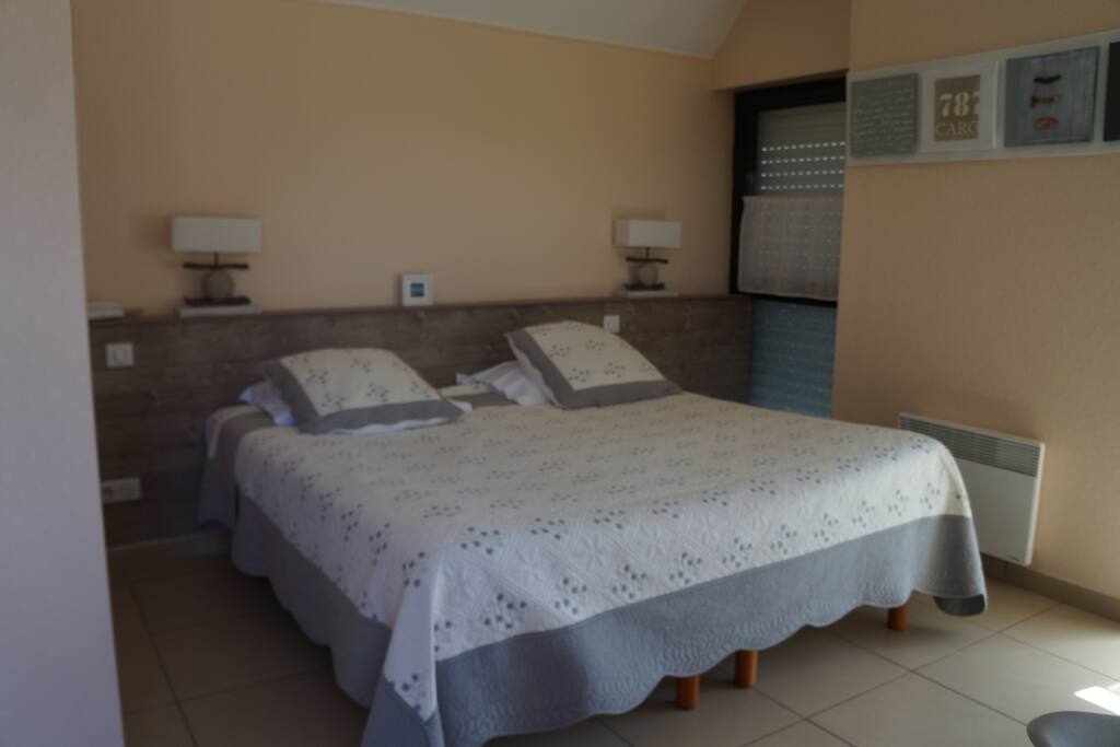 Chambre avec lit de 180, possibilité de le transformer en 2 lits