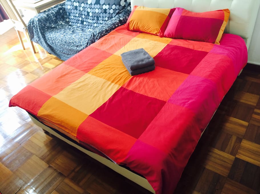 Queen size bed (150 x 200cm)