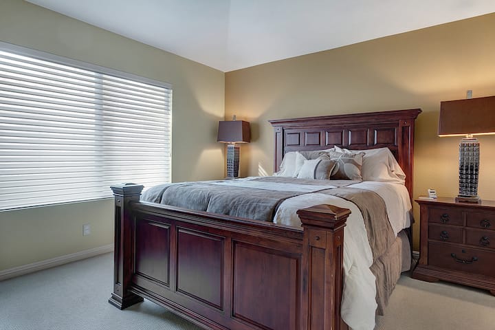 Супер удобно легло тип Куин във втората спалня