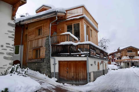 Successful Airbnb property: Charming 4 bedroom chalet in Courchevel, le Praz in Courchevel