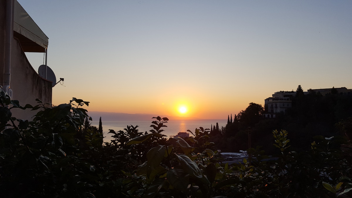 Top performing Airbnb: Il Rosmarino - Blue Apartment in Taormina