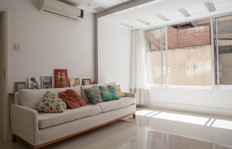 Leblon- apto 2bedrooms/2 baths gallery image 2