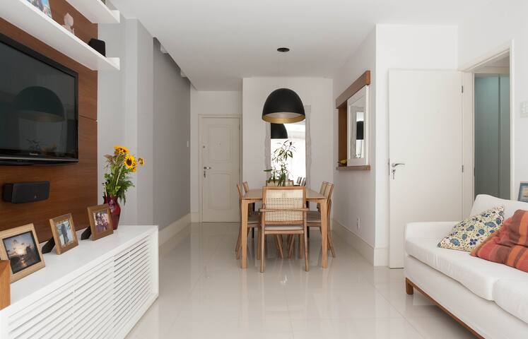 Leblon- apto 2bedrooms/2 baths gallery image 4