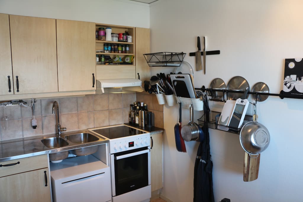 Fully equipped kitchen.