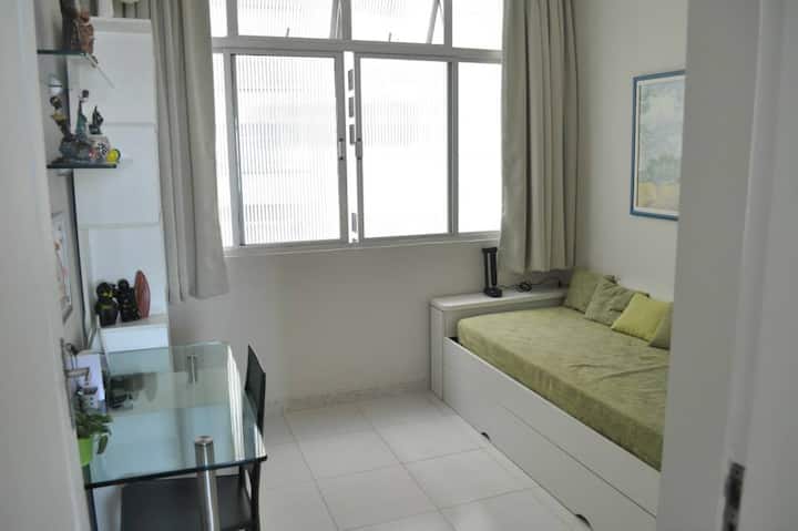 Soba 3 : krevet i bicama