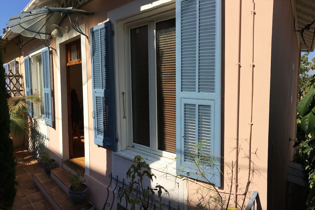 Façade Ouest toujours ensoleillée.
