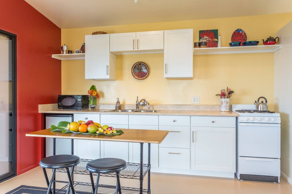 Ocean Breeze & View Artist's Studio Apartments for Rent in Kailua