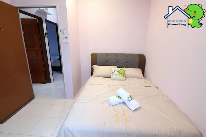Habitación 
pequeña

en la planta superior Dormitorio #3A
1 cama tamaño queen 