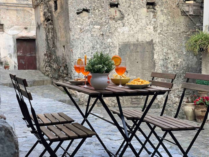 Old apartment in the old town Scalea