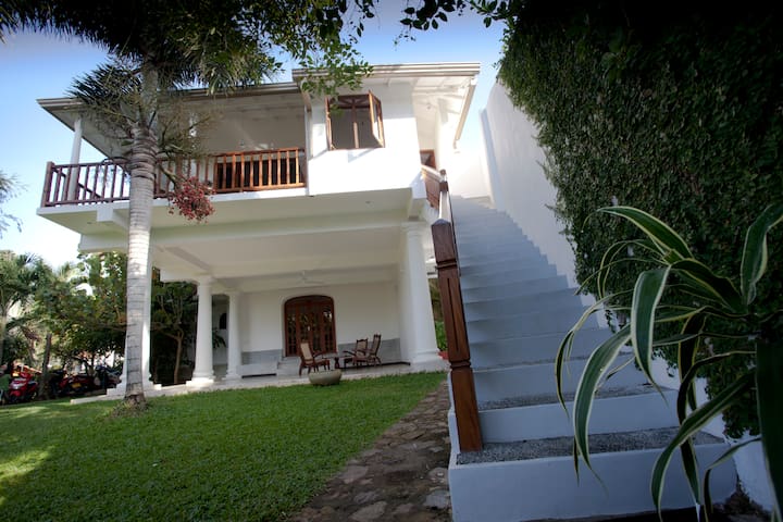 Whitemanor    (Studio flat)