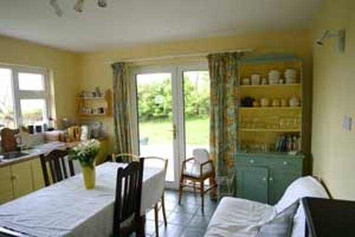 200 Year Old Irish Cottage Sea View Cottages For Rent In Dingle