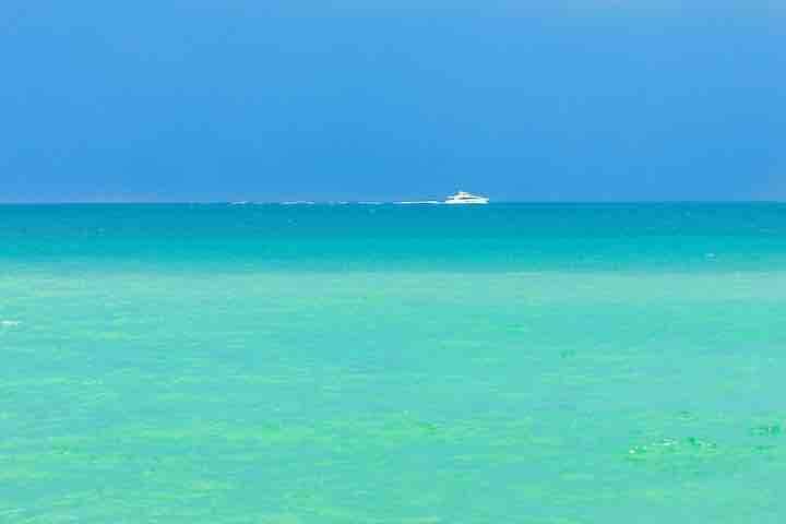 79-C Free Beach Service Parking Oceanfront Tower gallery image 2