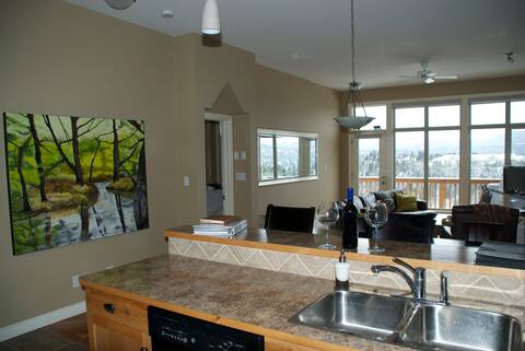 Great Mountain Views near Golf, Skiing and Hiking