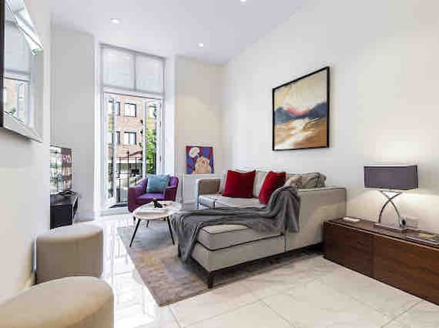 Harley Street Luxury Snug