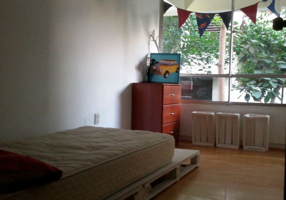 Your room with a single bed and a bureau, a nice view and the closet is outside the room. Tu habitación con una cama para una persona, una cómoda, una linda vista y el armario fuera de la habitacion.