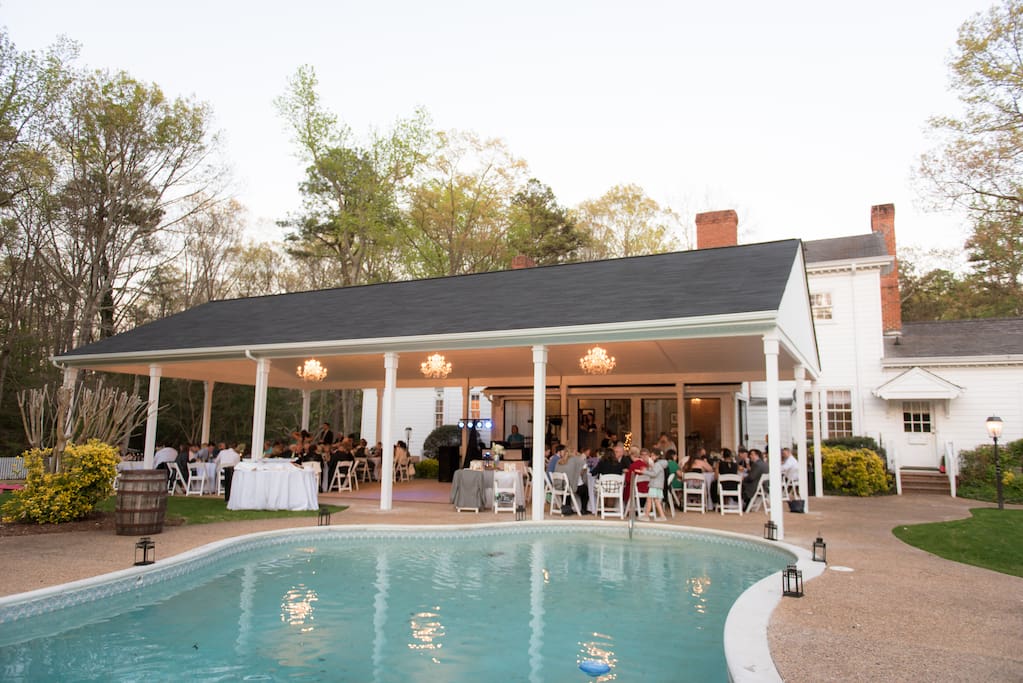 Enjoy the fun of the pool from April to November and the warmth of the hot tub all year round.