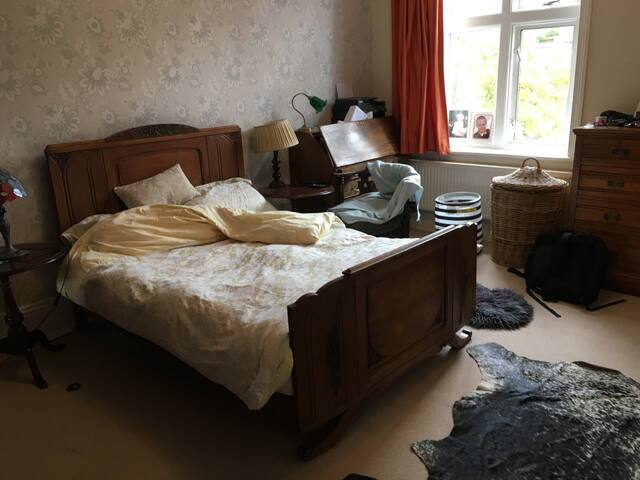 GREAT apartment in Tunbridge Wells with balcony!