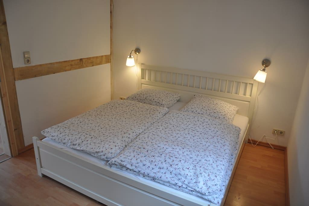 Erstes Schlafzimmer