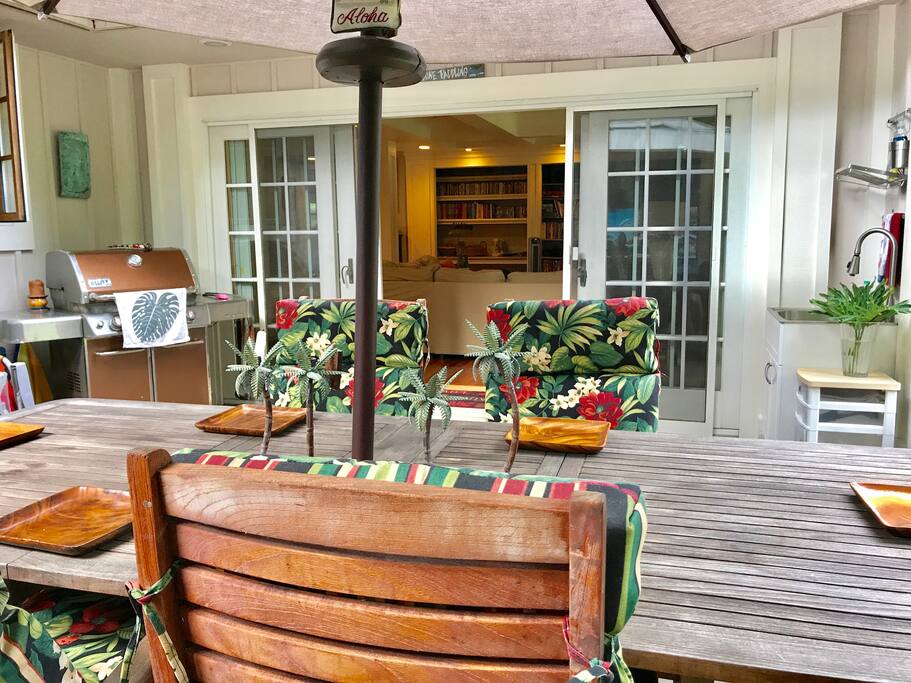 weber grill and kitchen sink on outdoor lanai