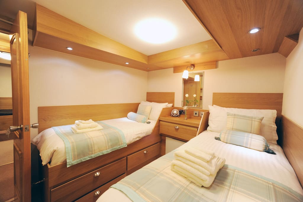Alba twin cabin