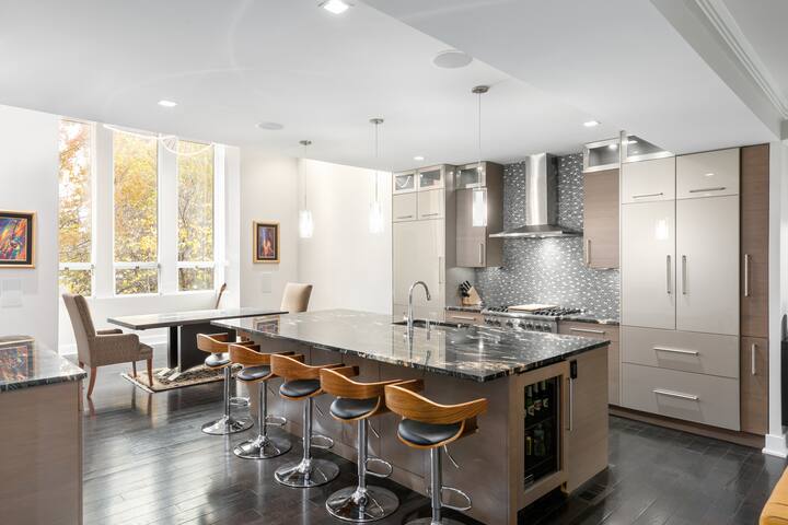 Upscale 3 Bedroom Modern Georgetown Home