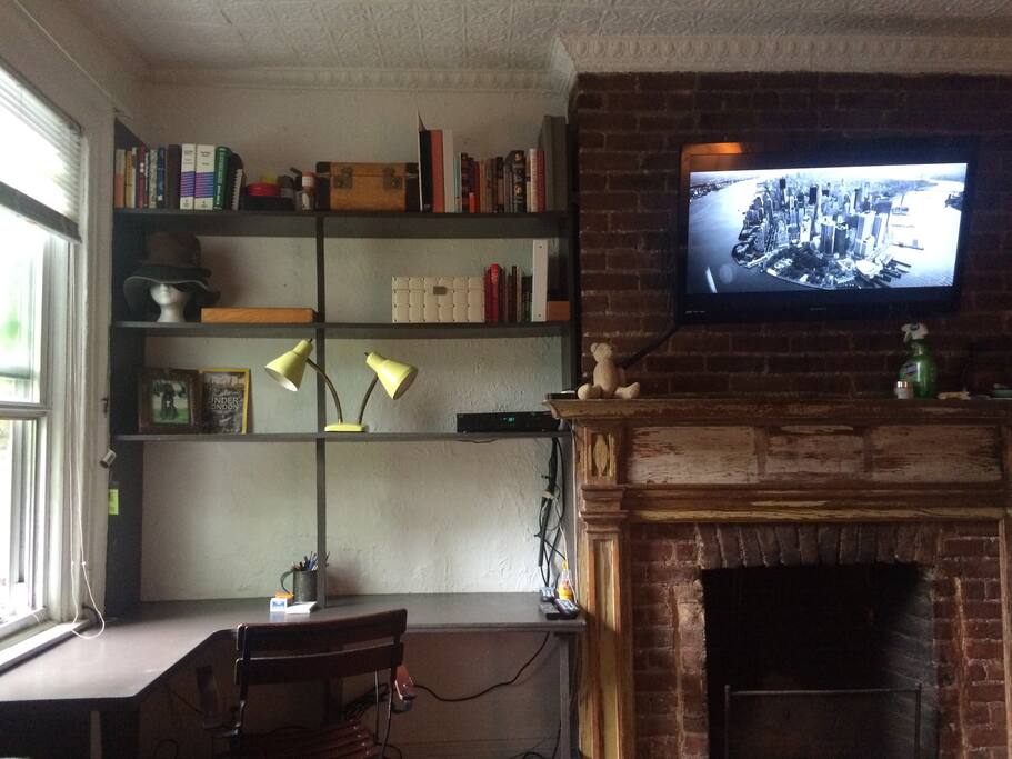 Nice light. Tv, wifi, and cable