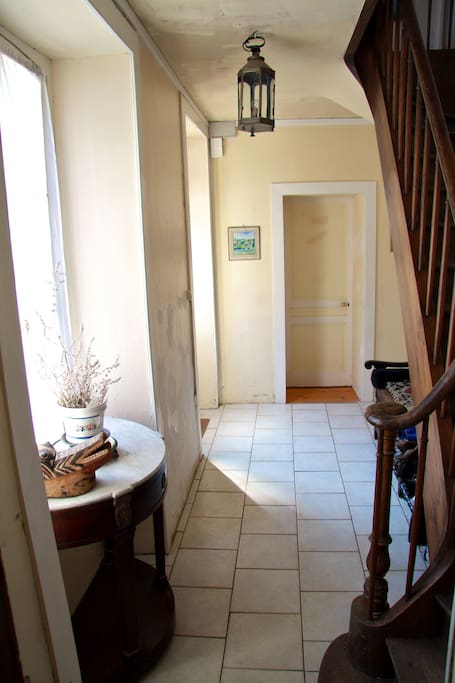 Le foyer; the entrance
