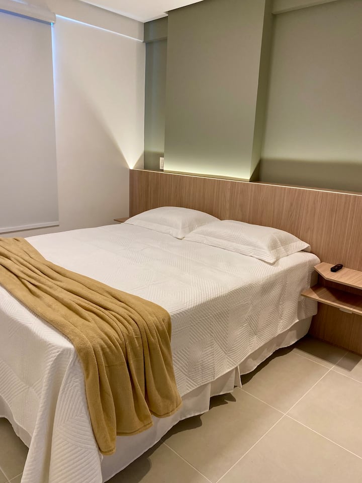 Dvojlôžková izba (apartmán), manželská posteľ Queen a klimatizácia rozdelená a zatemnenie