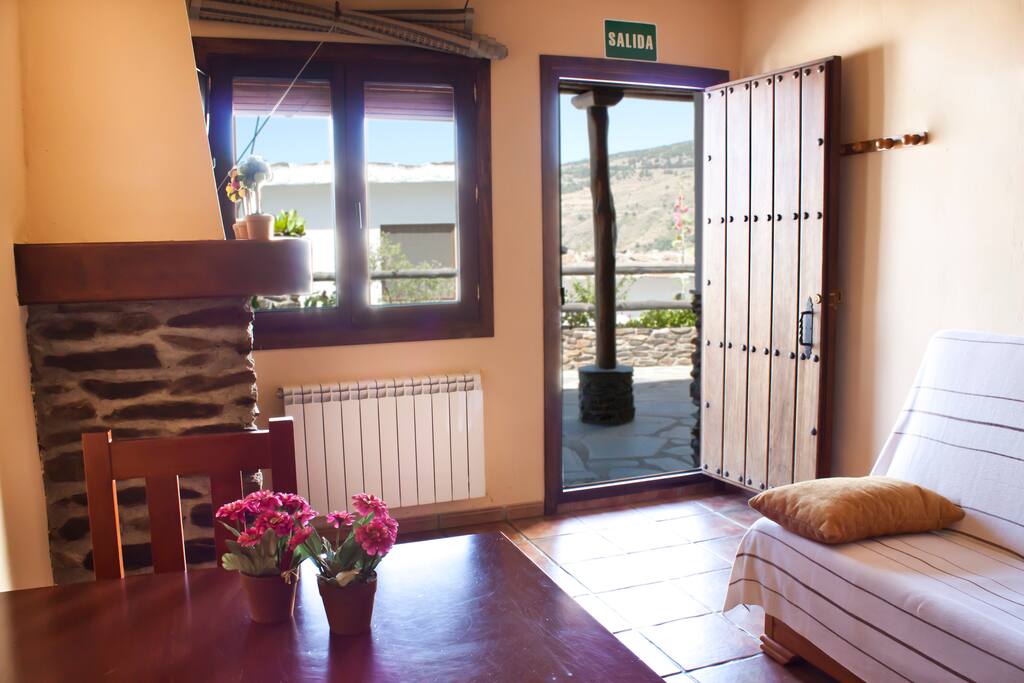 Con vistas a la terraza exterior.