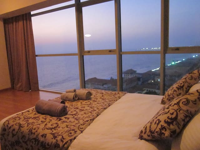 5* Emperor Apt. with Stunning View!