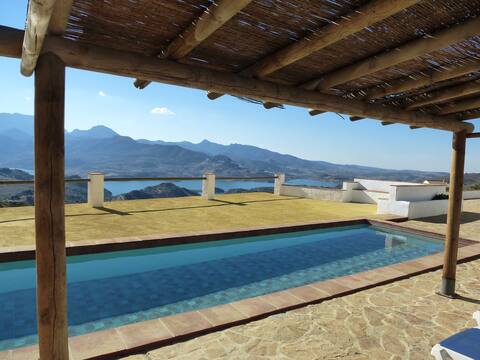 Exceptional panoramic hideway 25 min from Ronda