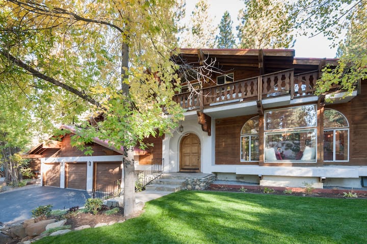 Lrg spacious home/ Kid&Pet friendly/ Walk to LAKE!