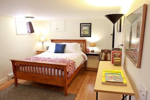 Cozy Base in Vibrant Family Home (1 or 2 bedrooms)