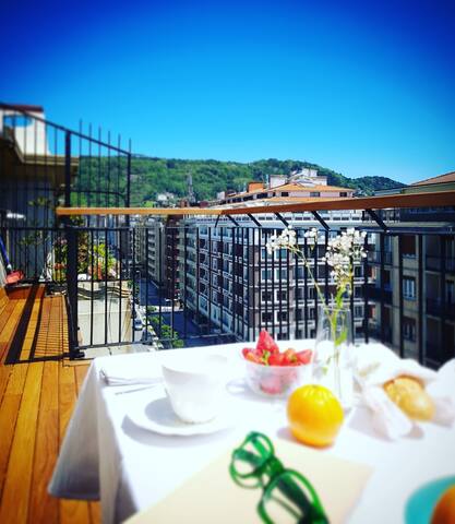 Apartamento junto a la playa de la Zurriola. Gros. gallery image 5