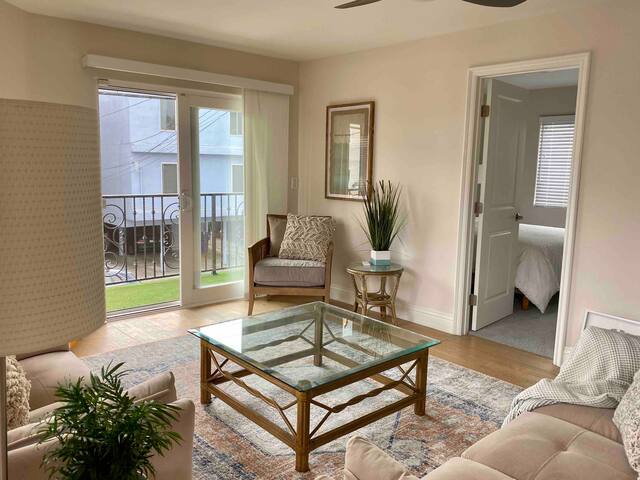 Steps to Beach, Canals & Marina! Comfy & Spacious gallery image 4