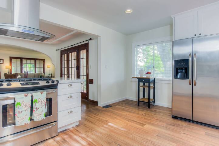 Luxury beautiful Pasadena 1928 Spanish 2bd home gallery image 3