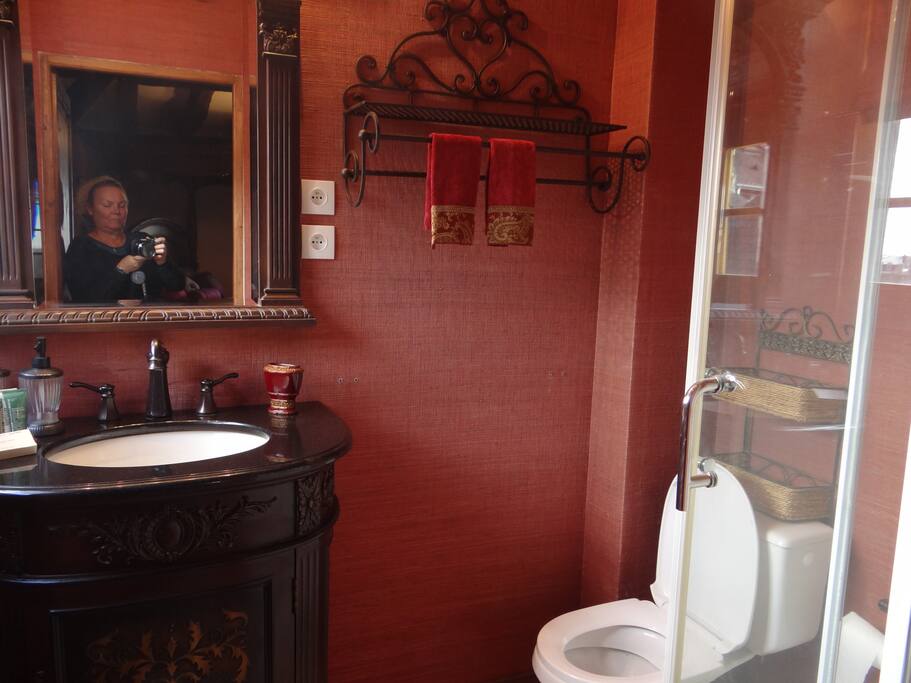 Bathroom has all the amenities