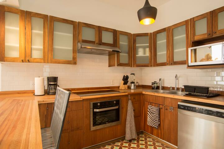 Condesa • Unique • Sunny House | 6 bedrooms gallery image 4