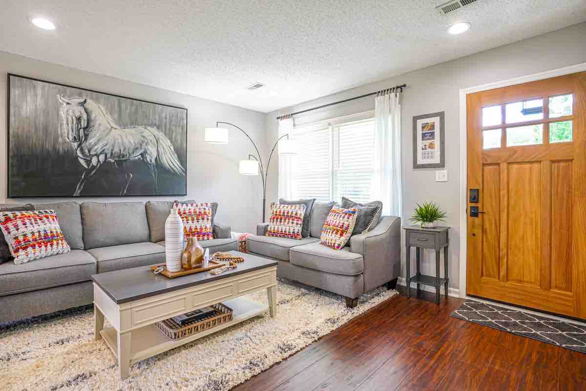 Top performing Airbnb: ‘Bit-O-Glam’ Welcomes You! 3 Bedroom 2 Bath Home ❤️ in Huntsville