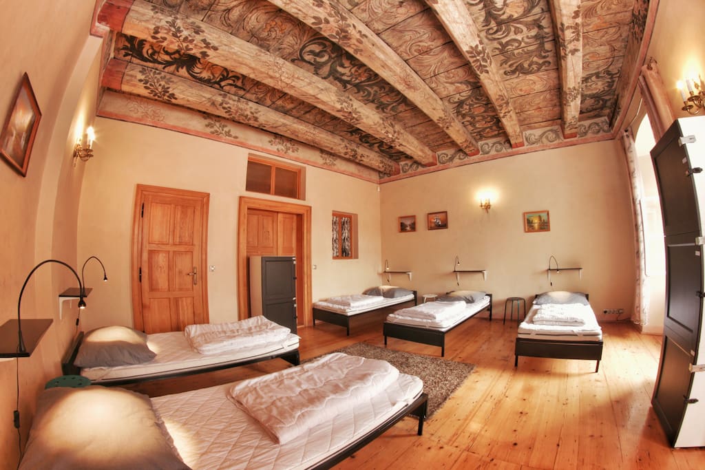 5 bed room