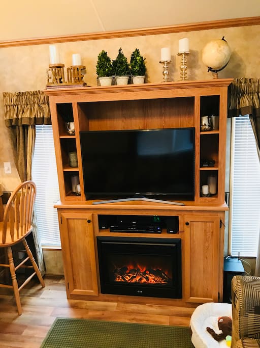 An electric fireplace is a cozy cabin addition! The 40” UHD TV comes with Hulu, Netflix, Spotify & HBO; there is also surround sound for music & movies; dog bed & ducky toy included :)