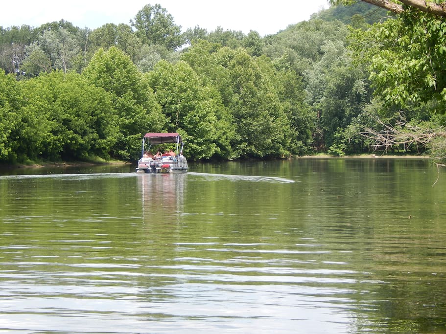 With an average depth of 19 feet, the creek at the cabin is ideal for boats of all sizes.